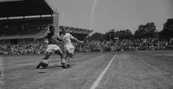 Pertandingan Timnas Indonesia vs Uni Soviet di Olimpiade Melbourne 1956. (Sumber: FIFA)