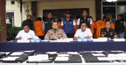 Konferensi pers pengungkapan kasus penipuan online dengan modus love scam, di Polsek Gambir, Jakarta Pusat, Selasa, 28 Januari 2025. (Sumber: Dok. Polsek Gambir)