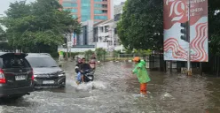 Suasana di kawasan Green Garden, Jakarta Barat, dilanda banjir usai diguyur hujan deras, Rabu, 29 Januari 2025. (Sumber: Poskota/Pandi Ramedhan)