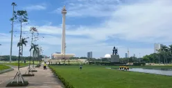 Monumen Nasional (Monas) dipadati masyarakat dalam dan luar negeri saat libur panjang. (Sumber: X/@ColminIndonesia)