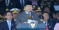 Presiden Republik Indonesia Prabowo Subianto memberikan sambutan pada saat perayaan HUT Bhayangkara ke-79 di lapangan Monas, Gambir, Jakarta Selatan, Selasa, 1 Juli 2025. (Sumber: Tangkapan layar siaran langsung Youtube Polri)
