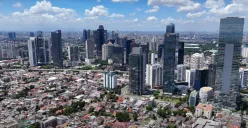 Ilustrasi DKI Jakarta, Waspada cuaca dingin ekstrem di Jakarta! BMKG prediksi suhu rendah terus berlanjut. Ini dampak untuk kesehatan dan tips menghadapinya. (Sumber: YouTube/Masbro Tutorial Official)