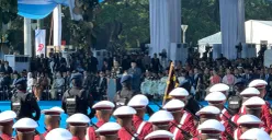 Suasana pada saat Presiden Republik Indonesia Prabowo Subianto memberikan sambutan pada saat perayaan HUT Bhayangkara ke-79 di lapangan Monumen Nasional (Monas), Gambir, Jakarta Selatan, Selasa, 1 Juli 2025. (Sumber: Poskota/Ali Mansur)