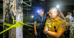 Wakil Wali Kota Bogor, Jenal Mutaqin, pada Senin, 30 Juni 2025, meninjau kondisi Blok B Pasar Kebon Kembang, Kecamatan Bogor Tengah, yang terbakar. (Sumber: Humas Pemkot Bogor)