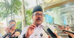 Wakil Gubernur Jakarta Rano Karno saat menyampaikan pernyataan kepada awak media di Balai Kota DKI Jakarta, Rabu, 2 Juli 2025. (Sumber: POSKOTA | Foto: M Tegar Jihad)