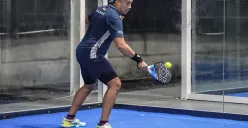 Ketua Umum Perkumpulan Besar Padel Indonesia (PBPI) Galih Kartasasmita, saat bermian Padel di Lapangan Padel Pro, Kemang Jakarta Selatan. (Sumber: Poskota/Bilal Nugraha Ginanjar)
