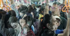 Ilustrasi. Cara naik KRL Commuter Line, MRT Jakarta, hingga TransJakarta ke Blok M dari berbagai wilayah Jabodetabek. (Sumber: Poskota/Bilal Nugraha Ginanjar)