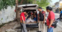 Polisi menangkap lima preman yang melakukan pemalakan terhadap sopir travel di pangkalan Metro Kapuk Raya, Cengkareng, Jakarta Barat, Kamis, 3 Juli 2025. (Sumber: Polsek Cengkareng)