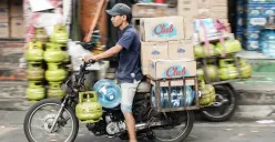 Ilustrasi penjual tabung gas elpiji. (Sumber: Poskota/Bilal Nugraha Ginanjar)