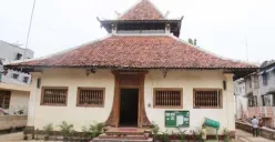 Potret Masjid Al-Anwar Angker, Jakarta. (Sumber: senibudayabetawi.com)