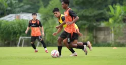 Potret pemain Persija saat dalam sesi latihan untuk persiapan kompetisi Liga 1 2025-2026. (Sumber: Persija)