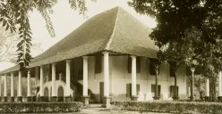 Potret Landhuis Lebak Sirih atau dikenal dengan Rumah Besar Cililitan pada tahun 1930 yang berlokasi di Kramatjati, Jakarta Timur. (Sumber: Sejarah Jakarta)