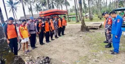 Tim SAR Gabungan saat melakukan persiapan pencarian korban terseret ombak di Pantai Karang Seke, Binuangen, Lebak. (Sumber: Balawista Lebak)