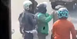 Tangkap layar sopir Transjakarta bersitegang dengan pengemudi ojol di kawasan Palmerah, Jakarta Barat. (Sumber: Instagram @warga.jakbar)