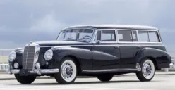 Mercedes-Benz 300C (Sumber: Pinterest)