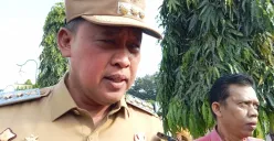 Wali Kota Bekasi, Tri Adhianto, mengatakan dirinya telah menghubungi BNPB untuk meminta rekayasa cuaca demi mencegah hujan susulan di wilayah Bogor yang menjadi hulu aliran Kali Bekasi, Senin, 7 Juli 2025. (Sumber: Poskota/Nurpini Aulia Rapika)