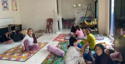 Tempat pengungsian puluhan warga terdampak banjir di Posyandu Anggrek, Kecamatan Cipondoh, Kota Tangerang, Selasa, 8 Juli 2025. (Sumber: Poskota/Primayanti Juli Kumala Manalu)