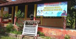 Suasana SDN Karaton 5 di Kelurahan Karaton, Kecamatan Majasari, Pandeglang, sepi tanpa ada aktivitas pendaftaran calon siswa baru. (Sumber: Poskota/Samsul Fatoni)
