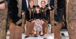 Viral! Kisah Chiko dan Wira, pasangan sejenis yang gelar pernikahan pakai adat Jawa. Simak fakta lengkap dan pro-kontranya! (Sumber: X/@creepyroom)