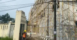 Kondisi rehab bangunan baru Sekolah Rakyat di Balai Latihan Kerja Industri (BLKI), Kecamatan Serpong Utara, Kota Tangsel pada Jumat, 9 Juli 2025. (Sumber: Poskota/Primayanti Juli Kumala Manalu)