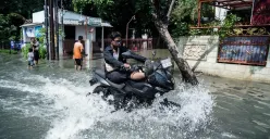 Ilustrasi banjir dampak fenomena La Nina. (Sumber: Poskota/Bilal Nugraha Ginanjar)