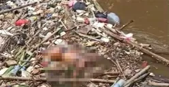 Tangkap layar sesosok mayat tanpa kepala di kali Ciliwung, tepatnya di Jalan Rawajati Timur III, Pancoran, Jakarta Selatan.
