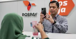 Pencairan dana BSU melalui kantor Pos setelah mendapatkan QR Code dari aplikasi PosPay. (Sumber: Poskota/Bilal Nugraha Ginanjar)
