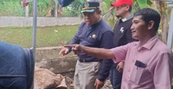 Ketua DPRD Provinsi DKI Jakarta Khoirudin permukiman terdampak banjir di RT 006 RW 001 Kelurahan Petogogan, Kebayoran Baru, Jakarta Selatan (Sumber: Dok. Sekretariat DPRD DKI)