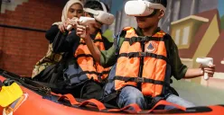 Sejumlah anak mengikuti sesi edukasi tanggap bencana di Galeri Badan Penanggulangan Bencana Daerah (BPBD) DKI Jakarta, Gambir, Jakarta, Kamis, 10 Juli 2025. (Sumber: Poskota/Bilal Nugraha Ginanjar)