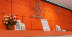 Ilustrasi PT Pos Indonesia, pencairan BSU 2025 syarat dokumen, alur verifikasi di Kantor Pos, dan cara mengatasi kendala pencairan. Cek NIK Anda sekarang! (Sumber: PT Pos)