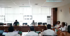 Sekda Kota Bogor, Denny Mulyadi, bersama jajaran Pemkot Bogor dan anggota DPRD membahas perkembangan penyusunan Perda RPJMD 2025–2029. (Sumber: Dok Pemkot Bogor)