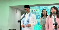 Gubernur Jakarta, Pramono Anung saat menyampaikan pernyataan kepada awak media di Balai Kota Jakarta, Jumat, 11 Juli 2025. (Sumber: Poskota/M. Tegar Jihad)