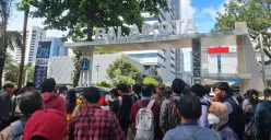 Ilustrasi sejumlah warga saat melamar PPSU di Balai Kota Jakarta. (Sumber: Poskota/Pandi Ramedhan)
