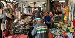 Suasana di kawasan Petak Enam kawasan Glodok, Tamansari, Jakarta Barat, pada Sabtu, 12 Juli 2025. (Sumber: POSKOTA | Foto: Pandi Ramedhan)