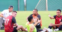 Potret pemain Persija Jakarta usai menggelar laga uji coba melawan Persiku Kudus di Jakarta International Stadium. (Sumber: Persija)