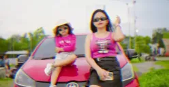 Lirik lagu So Pirang kolaborasi Afrilia Ampreiza dan Eyina Kawatak yang viral di TikTok. (Sumber: YouTube/Eyina Kawatak)