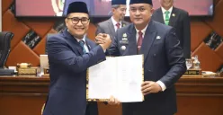 Ketua DPRD Kabupaten Bogor Sastra Winara bersama Bupati Bogor Rudy Susmanto. (Sumber: Dok. DPRD Kabupaten Bogor)