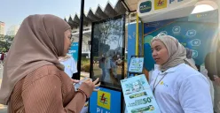 Antusias Pengunjung antusias berkonsultasi mengenai promo EV Home Charging Service dan layanan ICONNET di booth PLN pada acara Stand Up Fest 2025, Istora Senayan, Jakarta. (Sumber: Dok. PLN UID Jakarta Raya)