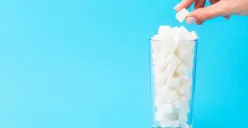 Darurat kesehatan! WHO peringatkan bahaya tembakau, alkohol, gula dengan desak segera kenaikan pajak 50 persen. (Sumber: Freepik)