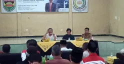 Warga Desa Campaka mengikuti kegiatan penyebarluasan Perda oleh DPRD Provinsi Jawa Barat di Aula Guyub Rukun Desa Campaka, Purwakarta, Senin, 14 Juli 2025. (Sumber: POSKOTA | Foto: Dadan Sukmana)