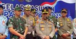 Kapolda Metro Jaya Irjen Karyoto sesaat setelah memimpin Apel Gelar Pasukan Operasi Patuh Jaya Tahun 2025 di Lapangan Presisi Polda Metro Jaya, Jakarta Selatan, Senin, 14 Juli 2025. (Sumber: Poskota/Ali Mansur)