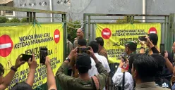 Setelah sempat ditutup oleh warga, akses menuju SMAN 6 Kota Tangsel, akhirnya resmi dibuka pada Senin, 14 Juli 2025. (Sumber: POSKOTA | Foto: Primayanti)