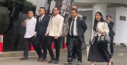 Mantan Menteri Pendidikan, Kebudayaan, Riset, dan Teknologi (Mendikbud), Nadiem Makarim dipanggil ke Kejagung, Jakarta Selatan, Selasa, 15 Juli 2025. (Sumber: Poskota/Ali Mansur)