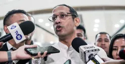 Nadiem Makarim, saat diwawancara awak media setelah menjalani pemeriksaan sebagai saksi dalam kasus dugaan korupsi pengadaan laptop senilai Rp9,9 triliun di Kejagung pada Selasa, 15 Juli 2025. (Sumber: POSKOTA | Foto: Bilal Nugraha Ginanjar)