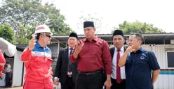 Tri Adhianto saat melakukan peninjauan ke sumur migas Jatinegara 1 yang dikelola PT Migas (Persorda). (Sumber: Humas Pemkot Bekasi)
