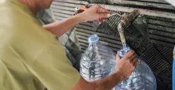 Ilustrasi air minum kemasan. (Sumber: Poskota/Bilal Nugraha Ginanjar)