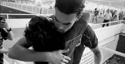 Potret Jens Raven yang memeluk sang kekasih usai pertandingan Timnas Indonesia vs Brunei Darussalam. (Sumber: Instagram/@estellaloupatty)
