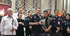 Kejagung mengumumkan penetapan empat tersangka dalam kasus dugaan korupsi pengadaan laptop Chromebook pada Program Digitalisasi Pendidikan 2019-2023 di Kemendikbudristek, Selasa, 15 Juli 2025. (Sumber: Poskota/Ali Mansur)