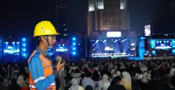 Petugas PLN senantiasa memantau kondisi kelistrikan secara real time selama acara Bigu Festival 2025 berlangsung untuk memastikan sistem kelistrikan berjalan andal dan tanpa gangguan. (Sumber: Dok. PLN UID Jakarta Raya)