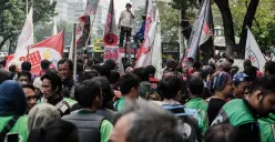 Aksi demo ojek online (ojol) direncanakan akan berlangsung di berbagai daerah, termasuk Jakarta hari ini, Rabu, 17 September 2025. (Sumber: Poskota/Bilal Nugraha Ginanjar)